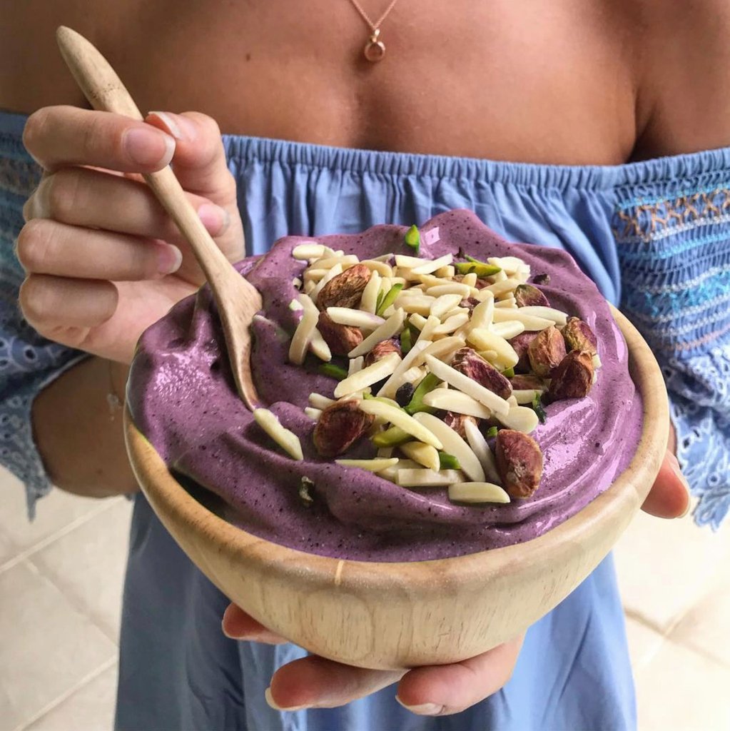 PURPLE COCONUT NICE CREAM by NanaBowls.
1/4 cup cashews blended with 1/4 cup coconut milk until smooth and frozen into ice cubes overnight.
1 c frozen blueberries
2 frozen bananas
2 scoops Nuzest Smooth Vanilla Clean Lean Protein https://t.co/RrZIMM64PZ