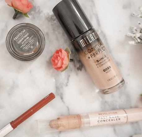 Theres nothing better then a fresh complexion for the bank holiday weekend 😉

📷@justkatieeblog

#MilaniCosmeticsUk #MilaniCosmetics #Milani #MilaniMakeUp #MakeUp #Essentials #FaceMakeUp #MakeUpLook #MakeMpEssentials #MakeUpMustHaves #CrueltyFree #CrueltyFreeBeauty
