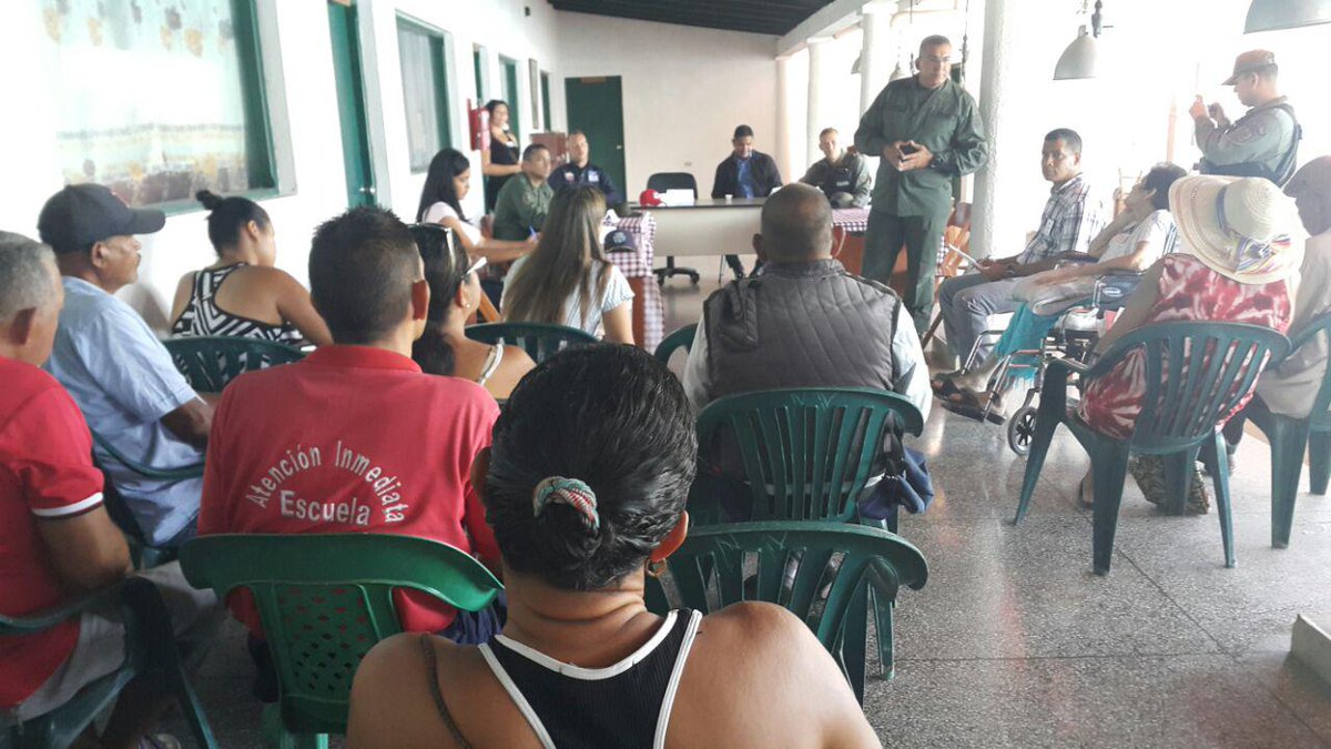 SUNAD_SUCRE's tweet photo. Gral. León Vera Director @Iapesoficial Indico Incrementar los Planes de Patrullaje y Fortalecer Atención Preventiva de la Mano con la @onaoficial #VacacionesEnPazYFelices @Vipresegoficial
@VTVcanal8
@noticias24
@Mippcivzla
@tuiteros_vzla
@rednacionalona
@snboficial
@FONA_oficial https://t.co/LvV3jS2nbj
