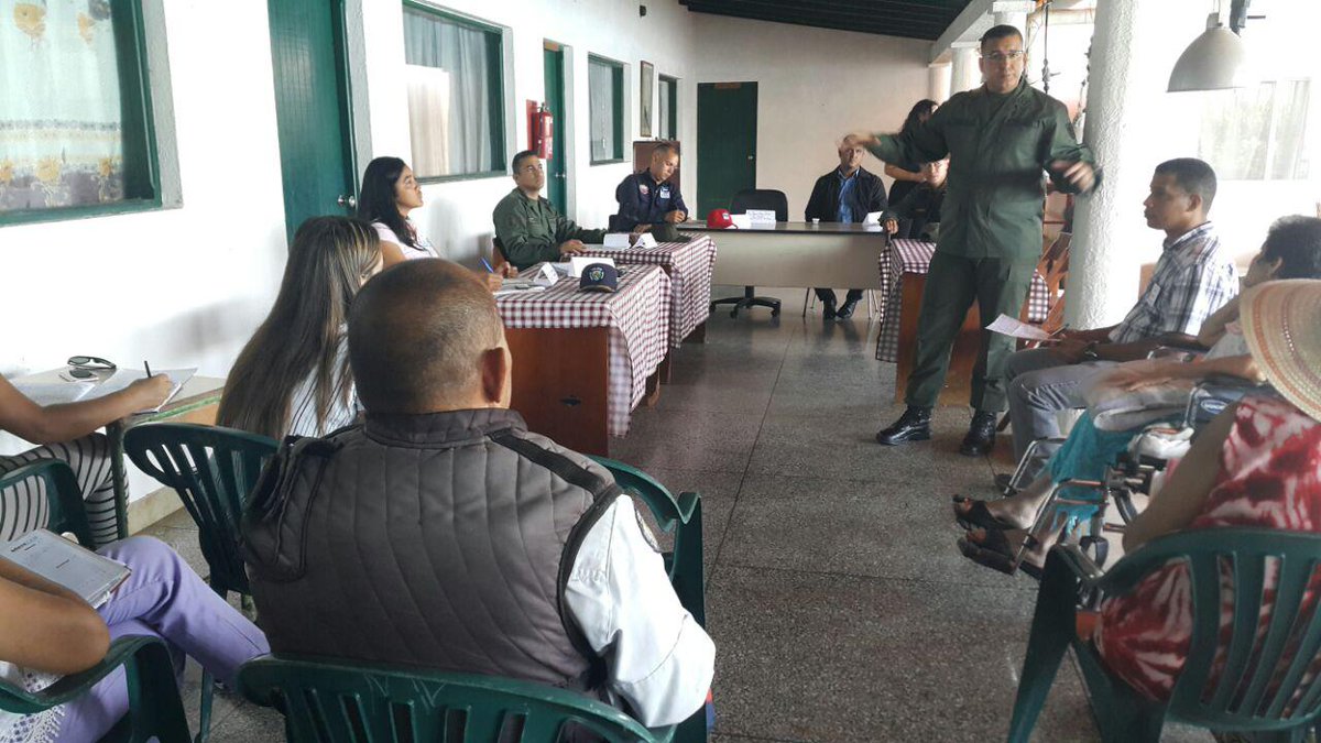SUNAD_SUCRE's tweet photo. Gral. León Vera Director @Iapesoficial Indico Incrementar los Planes de Patrullaje y Fortalecer Atención Preventiva de la Mano con la @onaoficial #VacacionesEnPazYFelices @Vipresegoficial
@VTVcanal8
@noticias24
@Mippcivzla
@tuiteros_vzla
@rednacionalona
@snboficial
@FONA_oficial https://t.co/LvV3jS2nbj