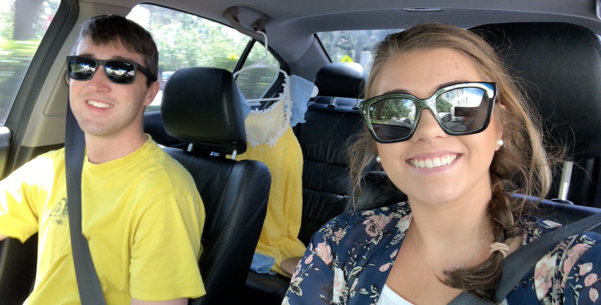 madisoncalnan's tweet photo. @alliemichelle95 Omg he’s wearing the same shirt 4 years apart lol https://t.co/oP7WQnRKU3