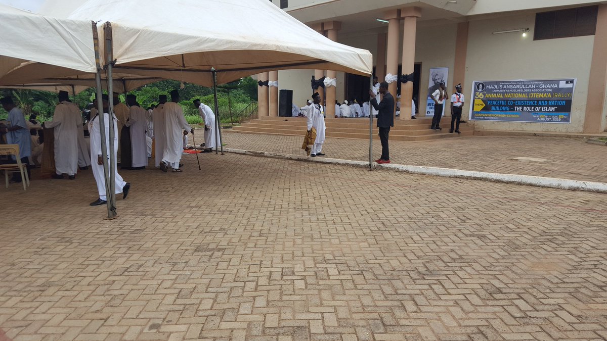 mkasunyanizone's tweet photo. Jummah prayers was observed at the 36th Annual Majlis Ansarullah Ghana ongoing at sunyani Secondary school (susec).

@MKA_DC @alislam @MKAGhana @GhanaJalsa @MuslimYouthNGA @EasternMKAGH @mkaacra @LajnaUK @muslimtv @humanityfirstuk @LajnaGh @mkaachGA https://t.co/K9pYx0uAD9