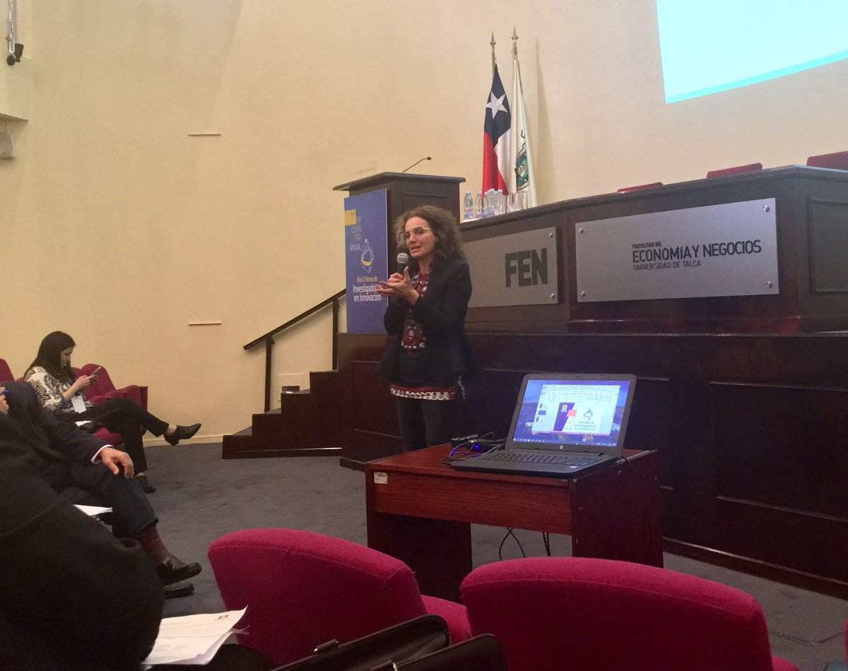 bcienfuegos's tweet photo. Anabel Marín de @fund_cenit en 1er Encuentro #RCII “Enfoque de transiciones: el moverse de un estado estable-problemático, a uno sostenible”. Ej. búsqueda de una minería sostenible.
Requiere políticas de largo plazo, instrumentos flexibles que la fomenten, y gestión de transición https://t.co/3lJ3k1AKbs