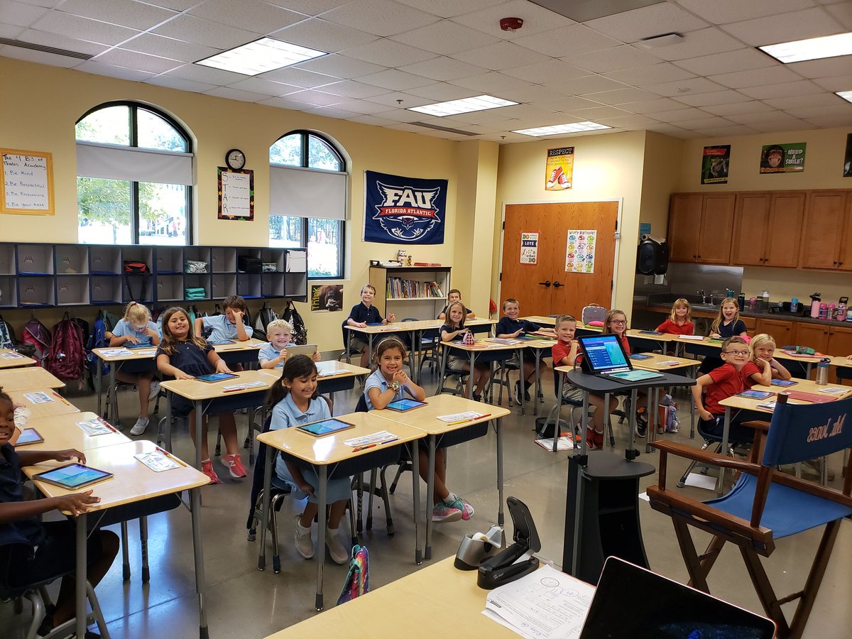 fauowl220's tweet photo. Look at those SMILES @nearpod #studentengagement #AllSmiles #Monday2Friday #lovemyjob #Time2Climb https://t.co/fNjgPPFZM2