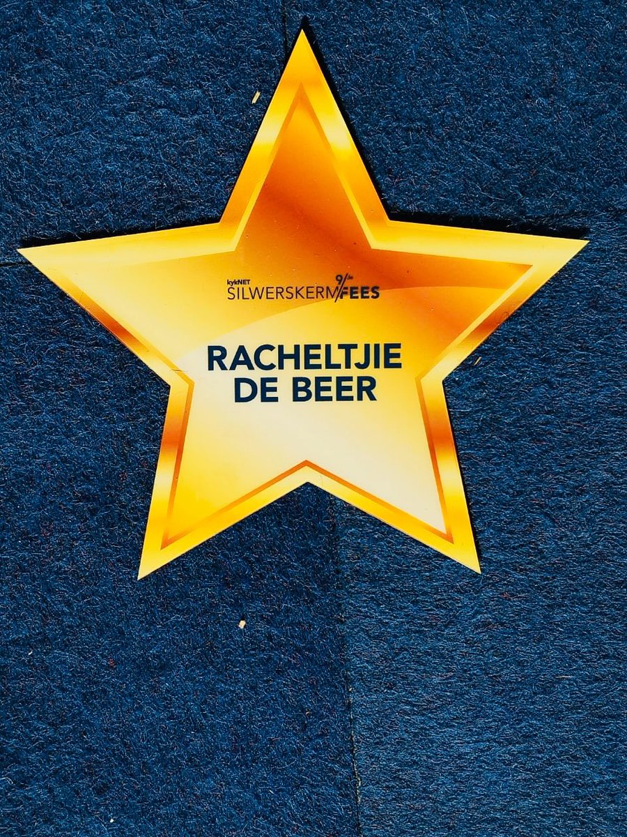 racheltjiefilm's tweet photo. Verskeie generasies op die #bloutapyt om ‘n tydlose verhaal van ‘n volksheldin na die groot skerm te bring. #RacheltjieDeBeerFilm span by die @kykNETtv @SilwerskermFees Premiere.
#SandraPrinsloo #ZonikaDeVries #SeputlaSebogodi #JohannesJordaan @beateopp @stianbam @AntoinetteLouw1 https://t.co/WRjgu5x4Aj