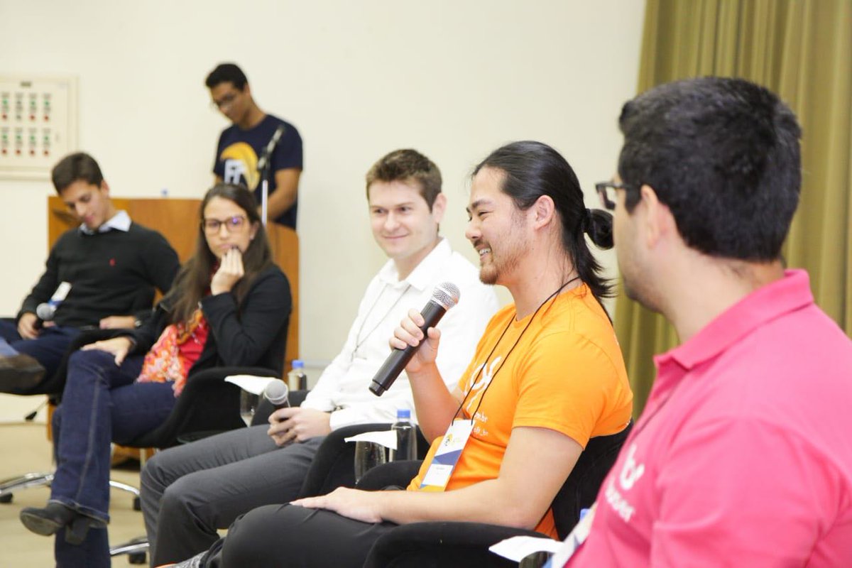 loft_br's tweet photo. Estamos na 6ª feira de carreiras do #ITA e está um sucesso 🧡
Está na feira e ainda não falou com a gente? Passa lá e fala com a gente! #lofTech #loftNoITA https://t.co/VZFtpJniy3