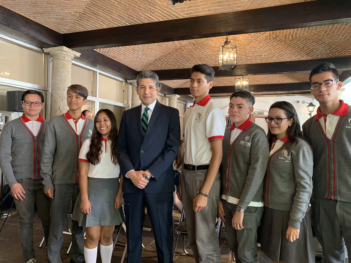 CECyTE Jalisco on X: ✍🏻Firma de convenio para la implementación del  modelo dual entre #CECyTEJalisco y #BOSCH, el Secretario de Educación  Jalisco, Juan Carlos Flores Miramontes y el Ing. Braulio Vázquez, Director