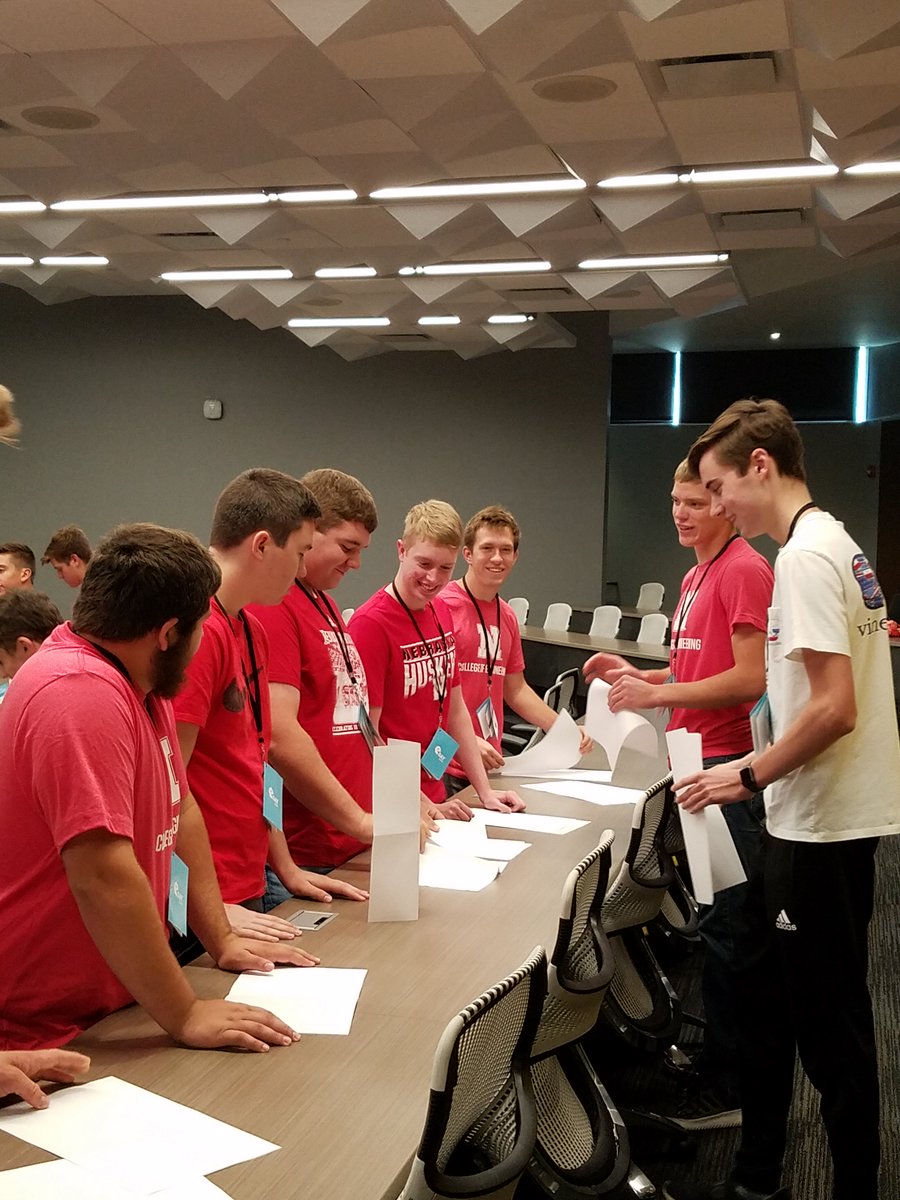 NebEngineering's tweet photo. A group of first-year #NebEngineering students participate in a building exercise during the E-Day tour of @kiewit. #NUBE2019 #DoBigThings #WeDontCoast #WeEngineer @OmahaChamber https://t.co/SeZmQa3ntP