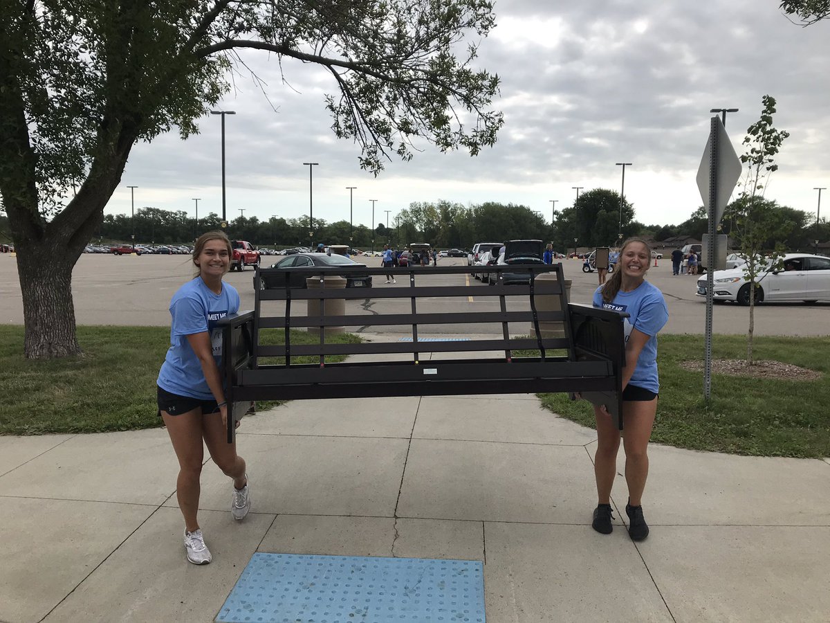 GoJacksSoftball's tweet photo. Spending our morning welcoming all the new faces to campus. πͺ#MeetState #GRIT #GoJacks https://t.co/7gxzlmgRsa