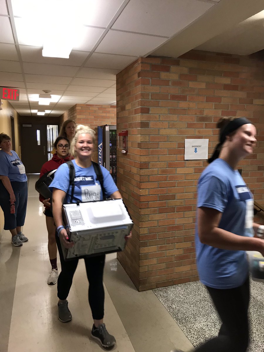 GoJacksSoftball's tweet photo. Spending our morning welcoming all the new faces to campus. πͺ#MeetState #GRIT #GoJacks https://t.co/7gxzlmgRsa
