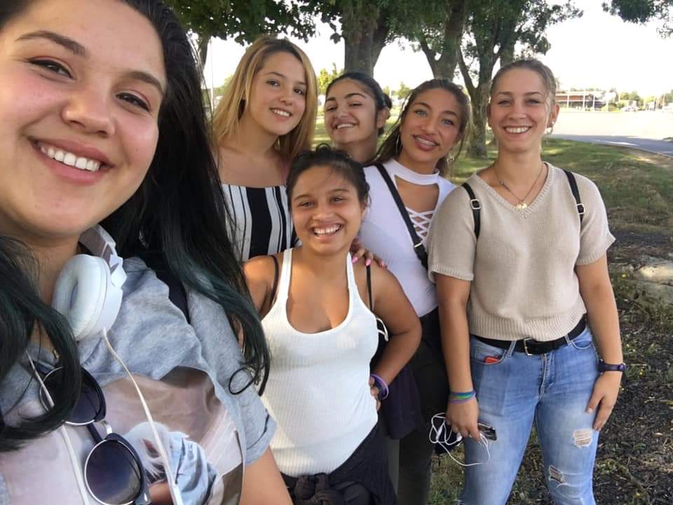 FemmesLm's tweet photo. Nos jeunes part à Paris pour salier  avec le @ecolepourtous pour raconter leur parcours scolaires https://t.co/ksapm78yYT