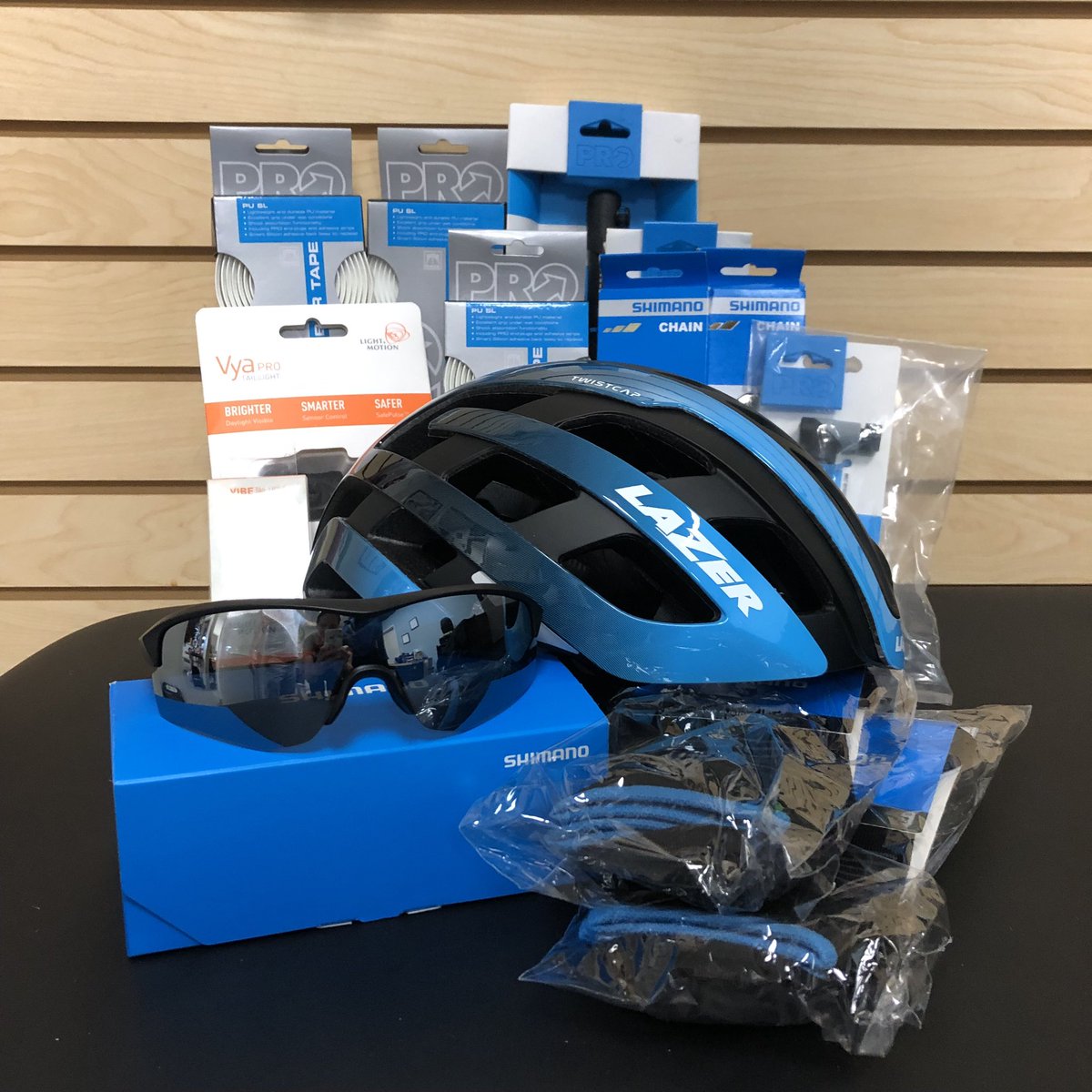 fallrivercrit's tweet image. Hey @nebranews  @usacycling This just in from @ShimanoROAD @RideShimano More primes and prizes to divy up!! Don’t miss out! Reg Now! bikereg.com/43007