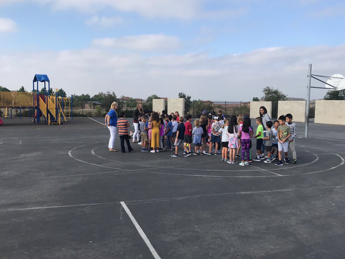 DSES teachers ⁦<a href="/dselementary/">DelSurElementary</a>⁩ building community with their first and third graders through learning about each other. It’s all about building connections and relationships to support their social emotional development ⁦<a href="/PowayUnified/">Poway Unified</a>⁩