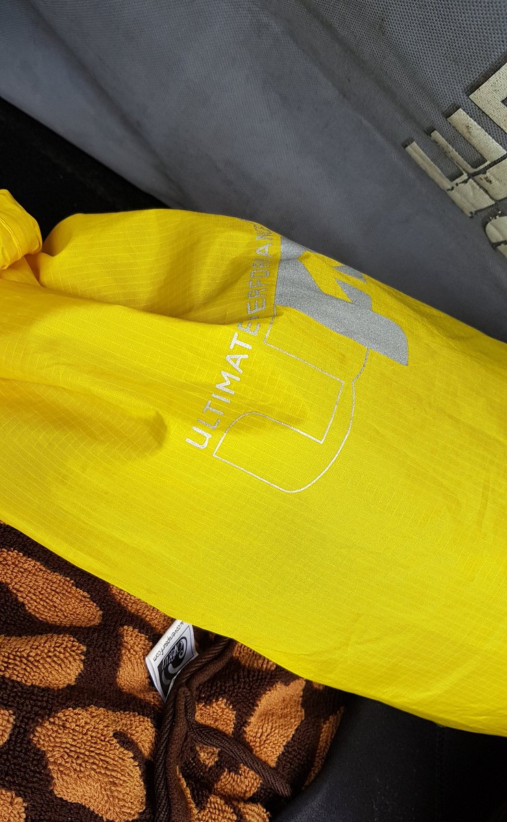 girloutdoormag's tweet photo. Surf adventure. @TheOnlyWayIs_UP stuff sack essential. #adventure  #Ireland #explore #Sligo https://t.co/2X5mzHInNc