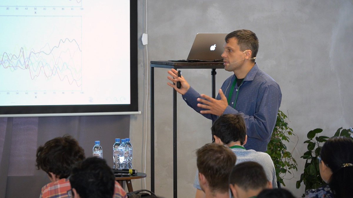 deepbayes's tweet photo. Today was a Bayesian Nonparametrics day!

We started with Gaussian Processes and Bayesian Optimization by @burnaevevgeny and @yeahrmek -- our colleagues from @ADASEgroup. https://t.co/BqCOpwKGCb