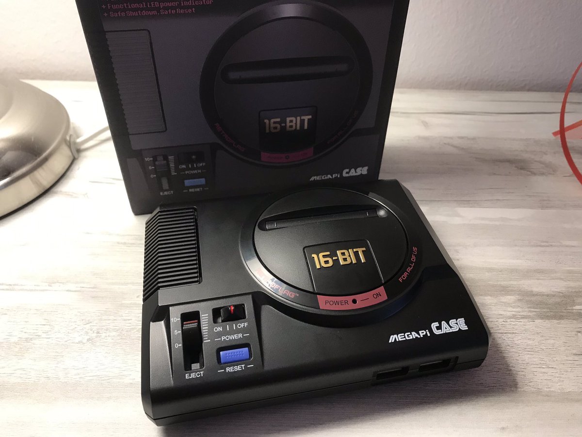 dejocoarts's tweet photo. La #megadrivemini #SEGA sembla ser que no arribarà fins l’octubre. Nosaltres us proposem una alternativa pels que us agrada trastejar. Amb una #raspberrypi us podeu tunejar amb aquesta carcassa #Megapi case increíble feta per @retroflag #MegaDrive https://t.co/aORLWDVXlc