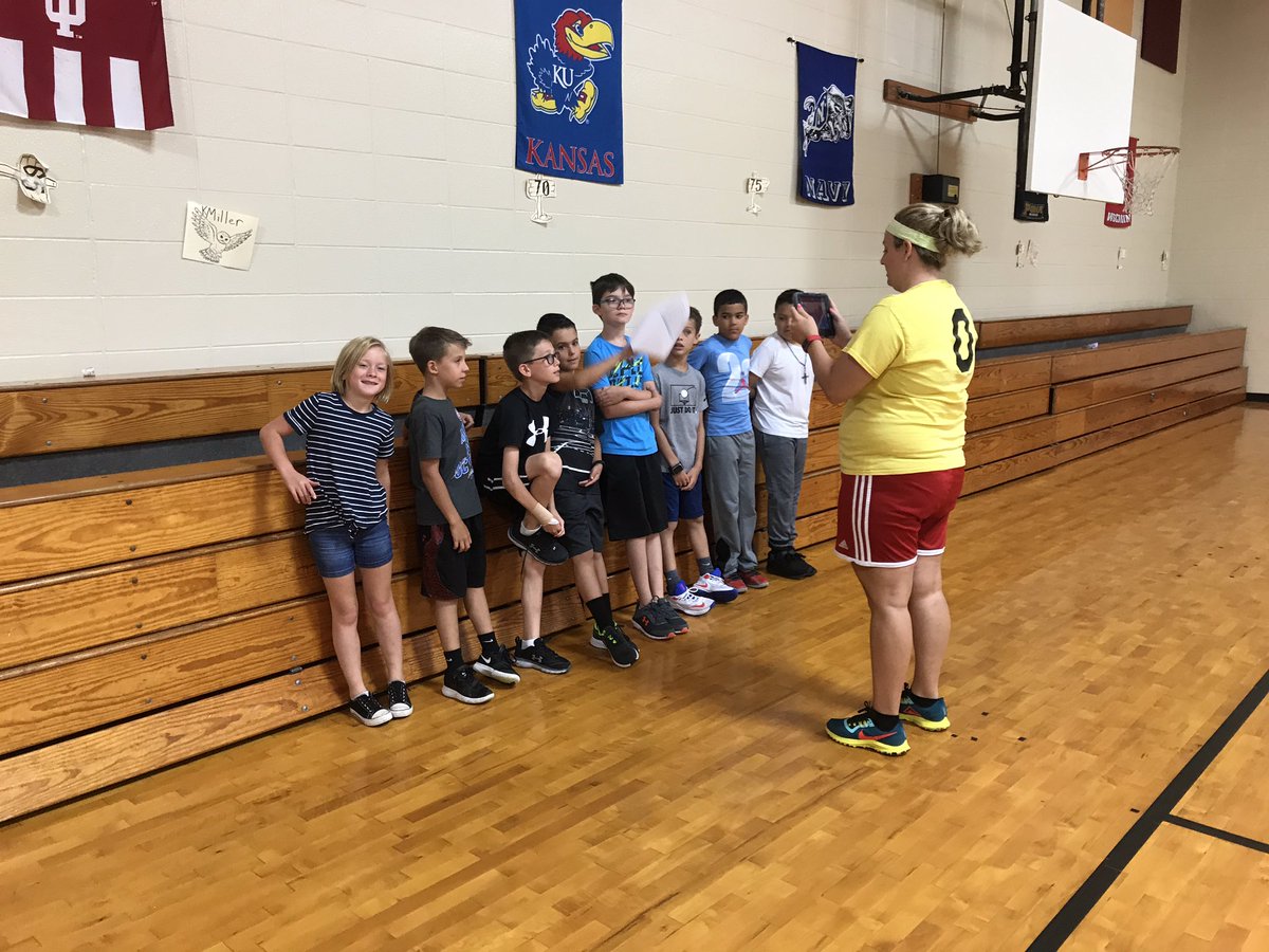 Marsh_CSS's tweet image. Technology fun / collaboration and PE with Mrs. Willard! #dreamteam #southsiderocks