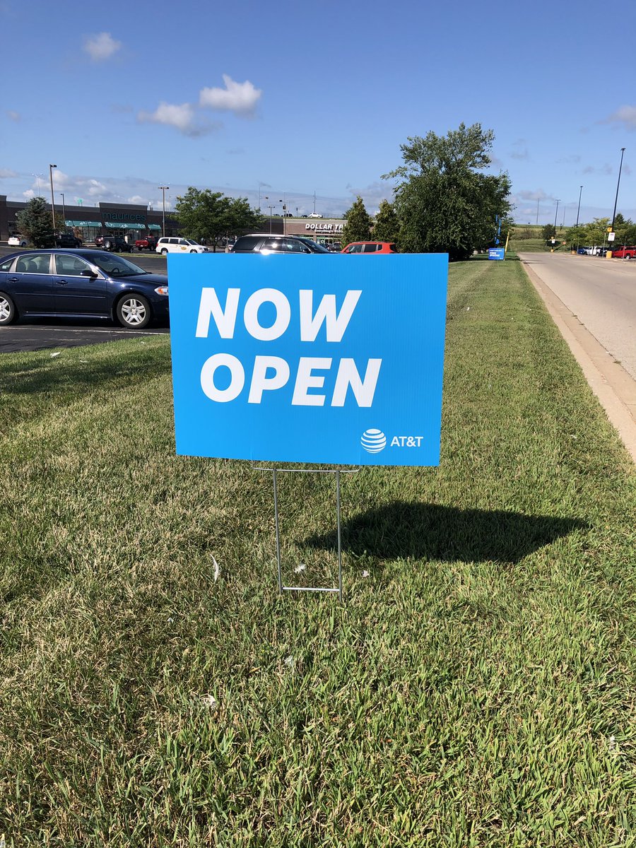 MikeSwenson19's tweet photo. AT&amp;T is excited to now be part of the Beaver Dam community!  Please stop by and meet the team and see the beautiful new store!  @DavidVenRoy1 @TomMonahan10 @fjdevereux @Anna_GLM @CentralRgnVoice https://t.co/v7PRkw4itG