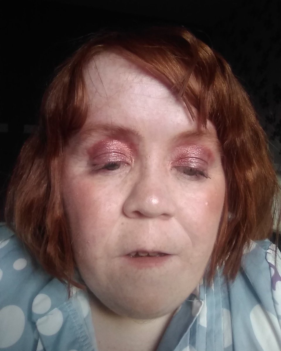 Makeup lover Sarah tweet media