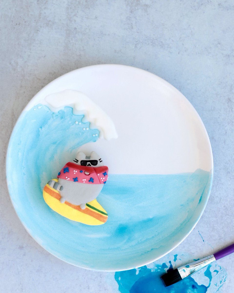Follow me on Instagram <a href="/sugardevotion/">sugardevotion</a> for more macarons photos.  

These Pusheen were done during shark week.