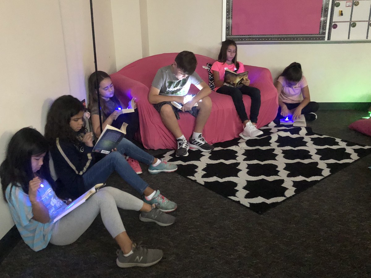 Ms_Corona1's tweet photo. Flashlight Friday! @BlackshearKISD #haveuherdkisd https://t.co/HWut7mvcV7