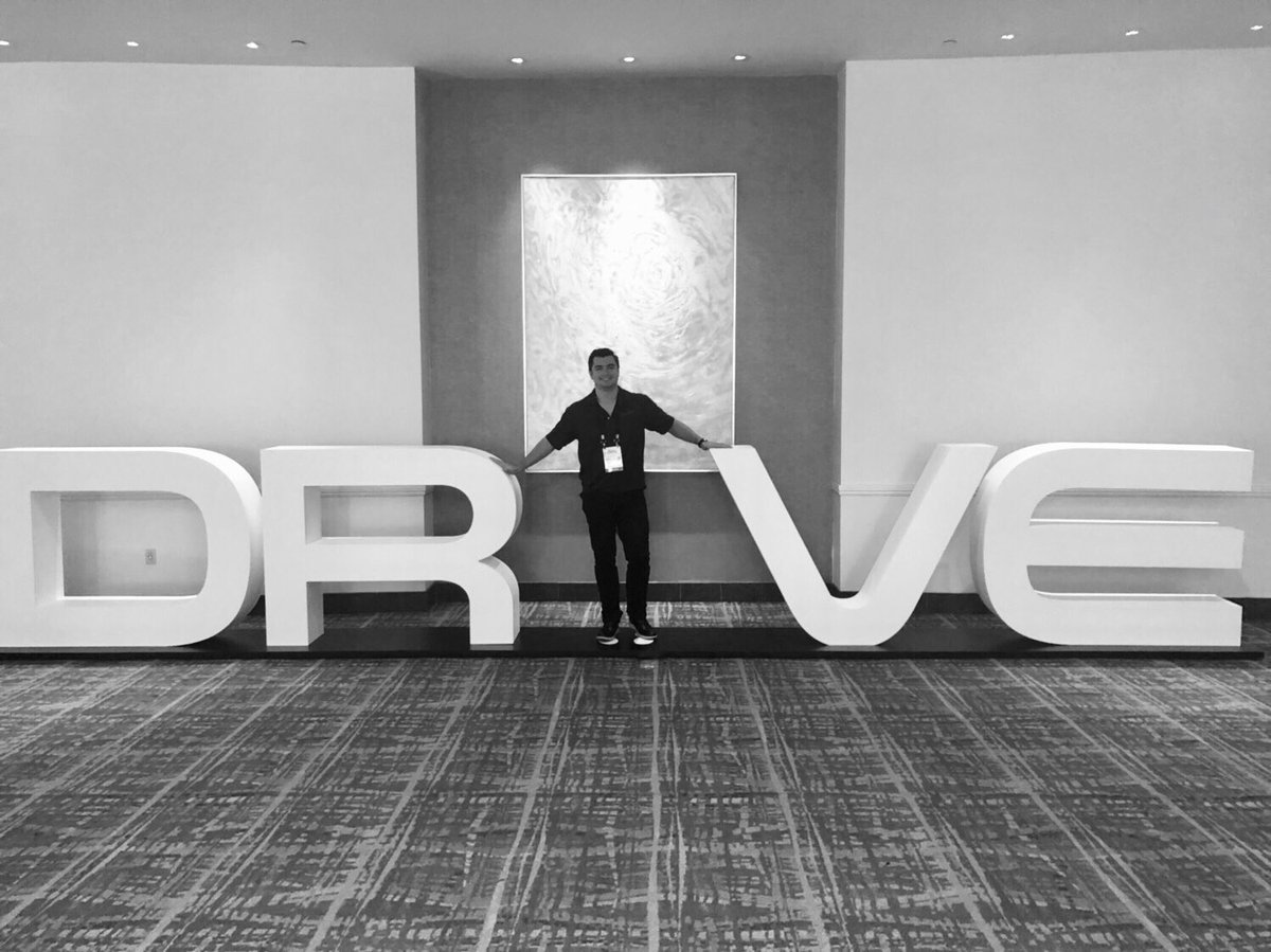 lotlinx's tweet photo. Last day of #DSUS! Who’s stopping by booth #308 to talk inventory strategy with these Linxers? #dealersocket https://t.co/9BpYual5gA