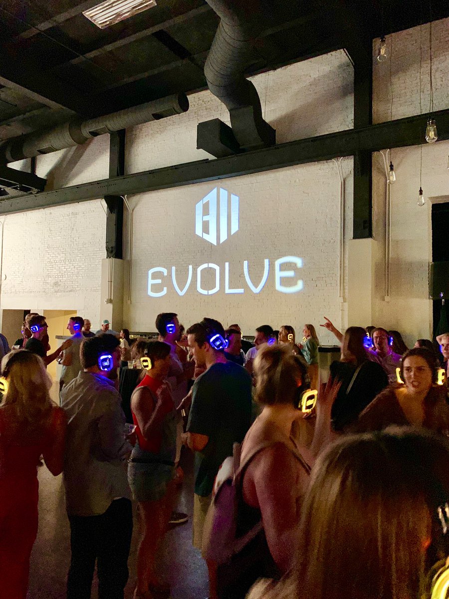 BrooksourceATX's tweet image. SILENT DISCO TO CLOSE OUT OUR EVOLVE SUMMIT! A week dedicated to relationships, inspiration and strategies around #Recruitment to take our delivery to the next level! #evolve2019
