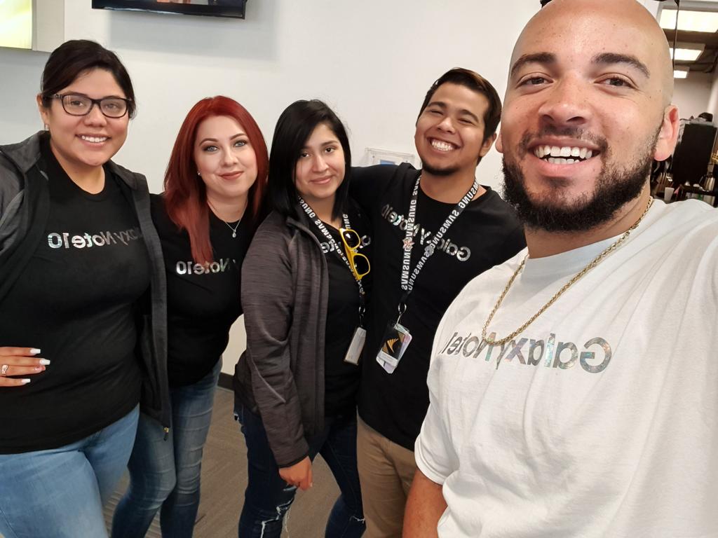 CoachJBrazil's tweet photo. Todays a great day for a launch! Happy Note 10 launch day from my #1 preorder store #Sprint472. The #10DaysOfNote10 fueled sales behaviors for this amazing team, no wonder why #STXISBEST. #SCTIGHT #SamsungPowershare @Krivs14 https://t.co/vX7I2cGc6m