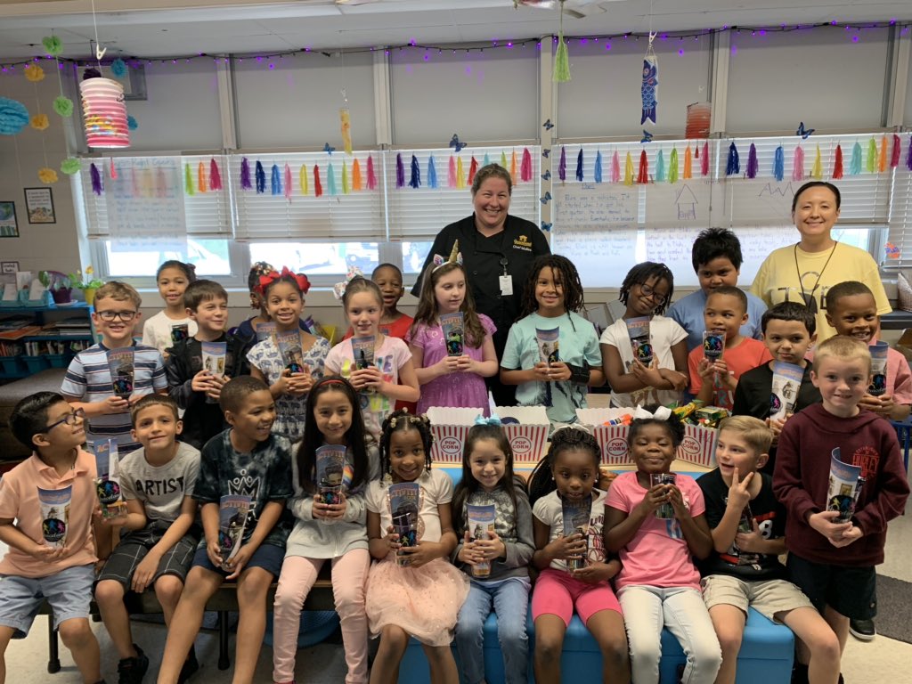 teachwithhoney's tweet photo. My friend, the Head Chef at Graceland, came to read today for “Leaders are Readers”. What’s really cool about this entire experience, I heard my kids say things like, “I want to know more!” This is what it’s all about! #leadersarereaders #TheHope #elvisforeveryone🕺🏻#TeamDCS https://t.co/FoU0dMu8l9
