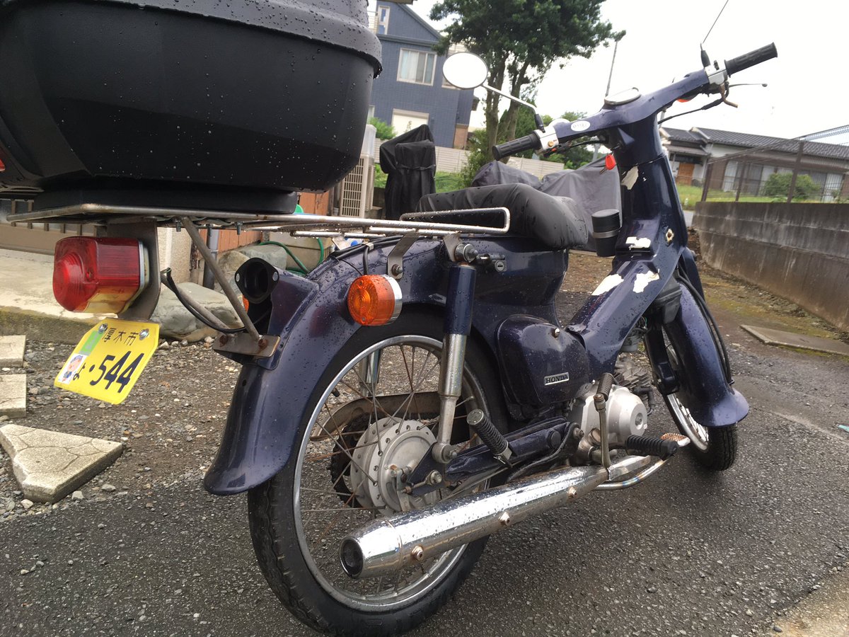 齋 いつき カブ90 ノブゾーさんからいただいた箱つけたら リヤウインカー見えなくなったので やっつけで移設した おはようございます
