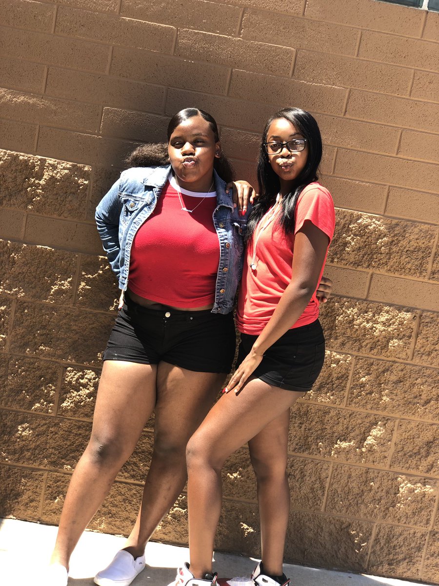 DailyInferno's tweet photo. Day 5: wear class colors🔥 Dysart drip 🔥 #juniorswearred❤️ #spiritweek https://t.co/hnuk0XMNAh