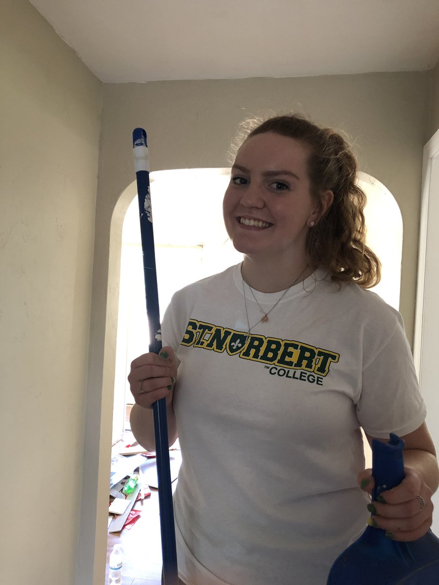 Ashley_b027's tweet photo. “Jumping” into the streets to help out our community!! @bjbruess #sncserves #group15 https://t.co/d89xGV5thX