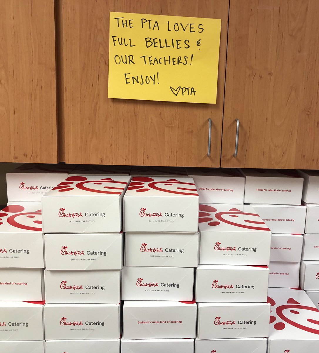 MooreRCES's tweet image. Keeping with the Chick-fil-A tradition before Meet The Teacher! Thanks PTA @PainterLindsey @RCES_Office #RCESneversettle #PTAisawesome @ChickfilA