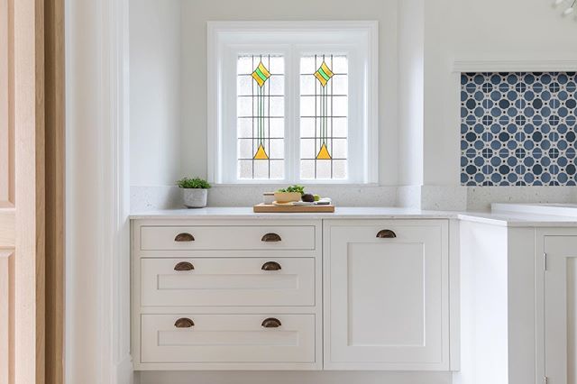 OpenhausK's tweet photo. ‘Traditionally made’ @openhauskitchens 
#stainedglass .
.
.
#openhaus #handmade #kitchendesign #luxurykitchen #sussex #surrey #designinterior #interiordesign #architect #kitchenarchitecture #dreamkitchen #traditionallymade #rationalfurniture #kitcheninsp… https://t.co/8cqDOVEHT8 https://t.co/bkgLnUbTfZ