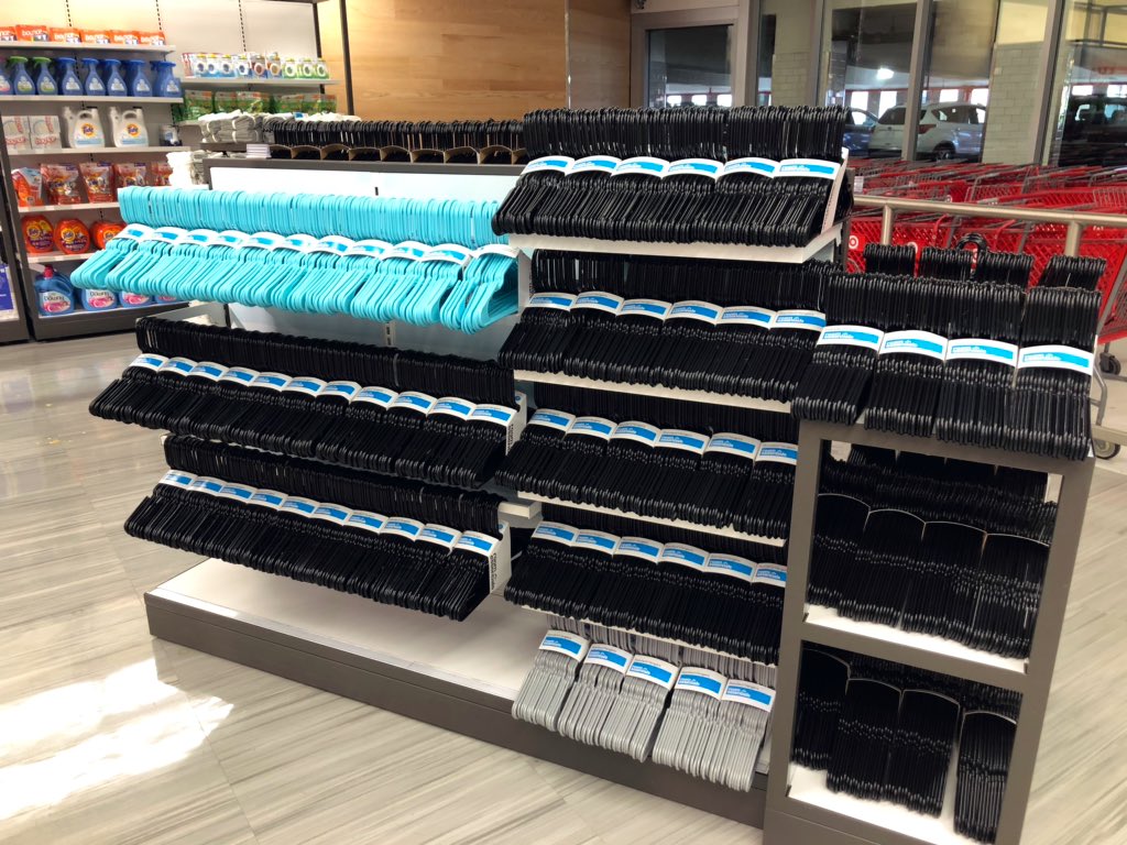 LouisVal_Visual's tweet photo. Mid-Day #TrendSpot Remerch, Zone, and Fill 🙌 Getting ready to drive ALL the sales 💸💸💸 #BackToCollege #CollegeEssentials #CheckList #CollegeCheckList #Target #TargetStyle #VML #VMLLife #VMLStyle https://t.co/AHje4xwVGA