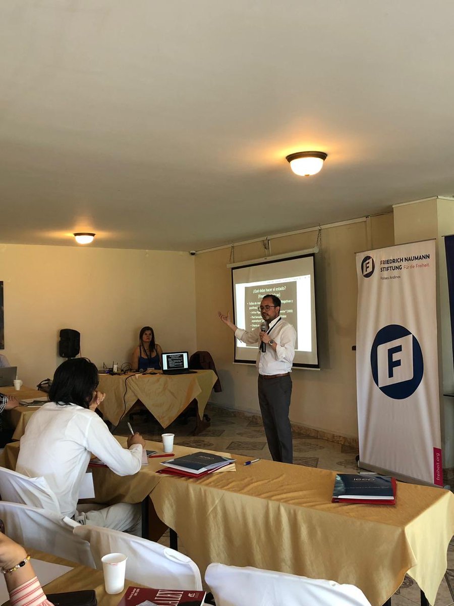 USFQ_Ecuador's tweet photo. Santiago José Gangotena, profesor de la Escuela de Economía #USFQ presenta su charla ‘Public Choice para todos’ en #LiberLab2019. Cuestiones como finanzas públicas, decisiones políticas, desarrollo social y libertades sociales son abordadas en este encuentro académico. https://t.co/SJxIN1izwv
