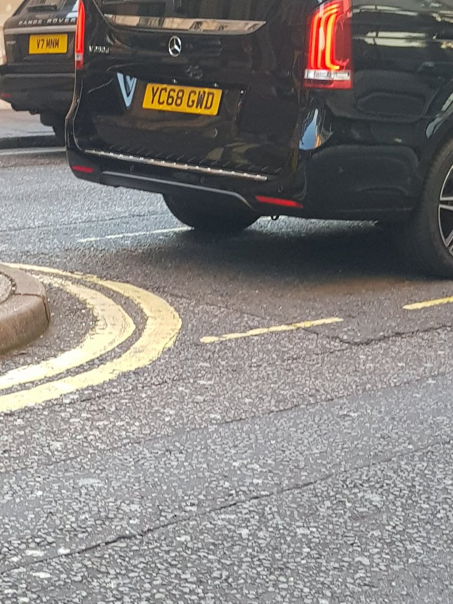 GreenBadgeE1's tweet image. @TFLTPH #Cabsunit Why are they so many PHV parked in Taxi tank Hamilton Plc 19:35pm 23/08/2019