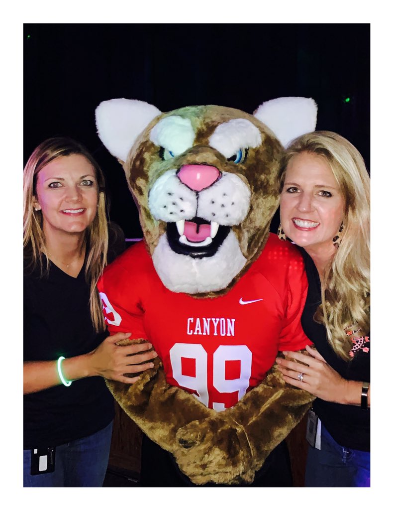 Lesliemdurst's tweet photo. I am one very lucky Principal to be a part of this INCREDIBLE TEAM! #ReadyForOurStudents #AdventuresAwait #Blessed #TeamHLES @amandaschumann https://t.co/GlZ8Lhf1l6