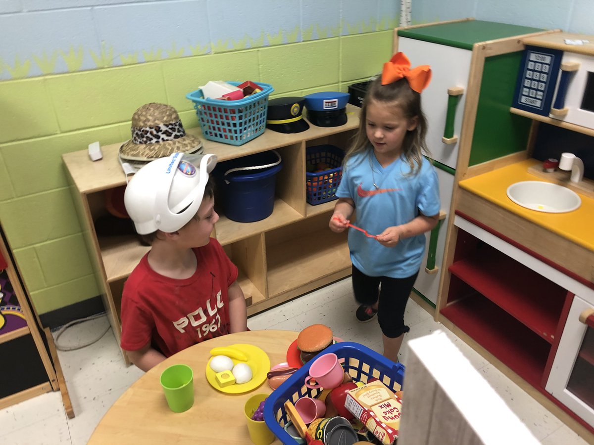 mclath726's tweet photo. We’ve been learning how to rotate through stations this week. We ended our successful week with popsicles! #RaisetheBar #TeamDCS @TweetDCS_LCES https://t.co/ZM1ARSiZfm