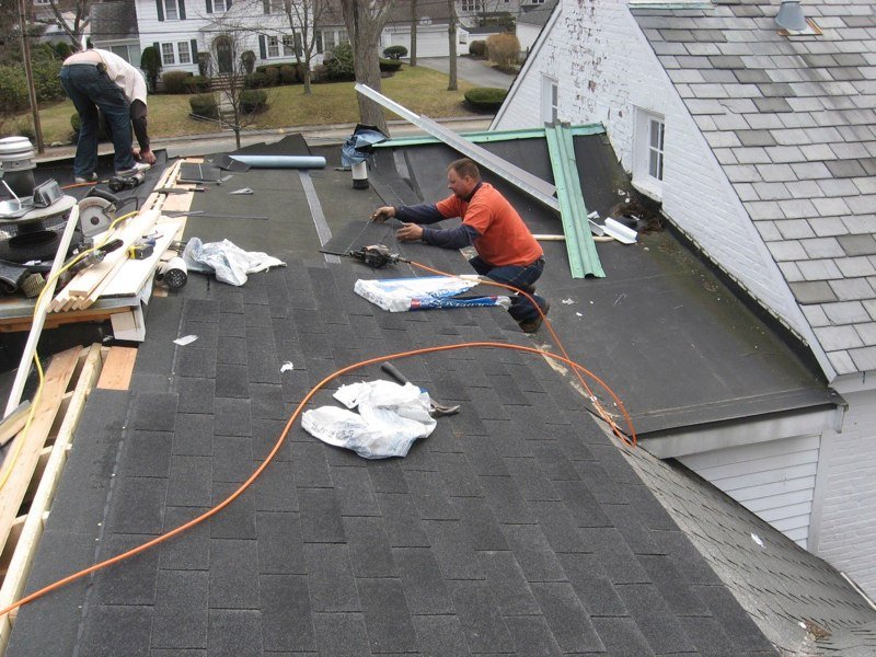 DreamBuilderzMA's tweet photo. Dream Builderz has been in the business of installing &amp; repairing #SouthShoreMA #roofs for years. Roof need to be stripped &amp; re-roofed? We're your experts. We go the extra step of double #icedamprotection https://t.co/Nl0Lv6IIlb https://t.co/ZQ0EKc8M4E