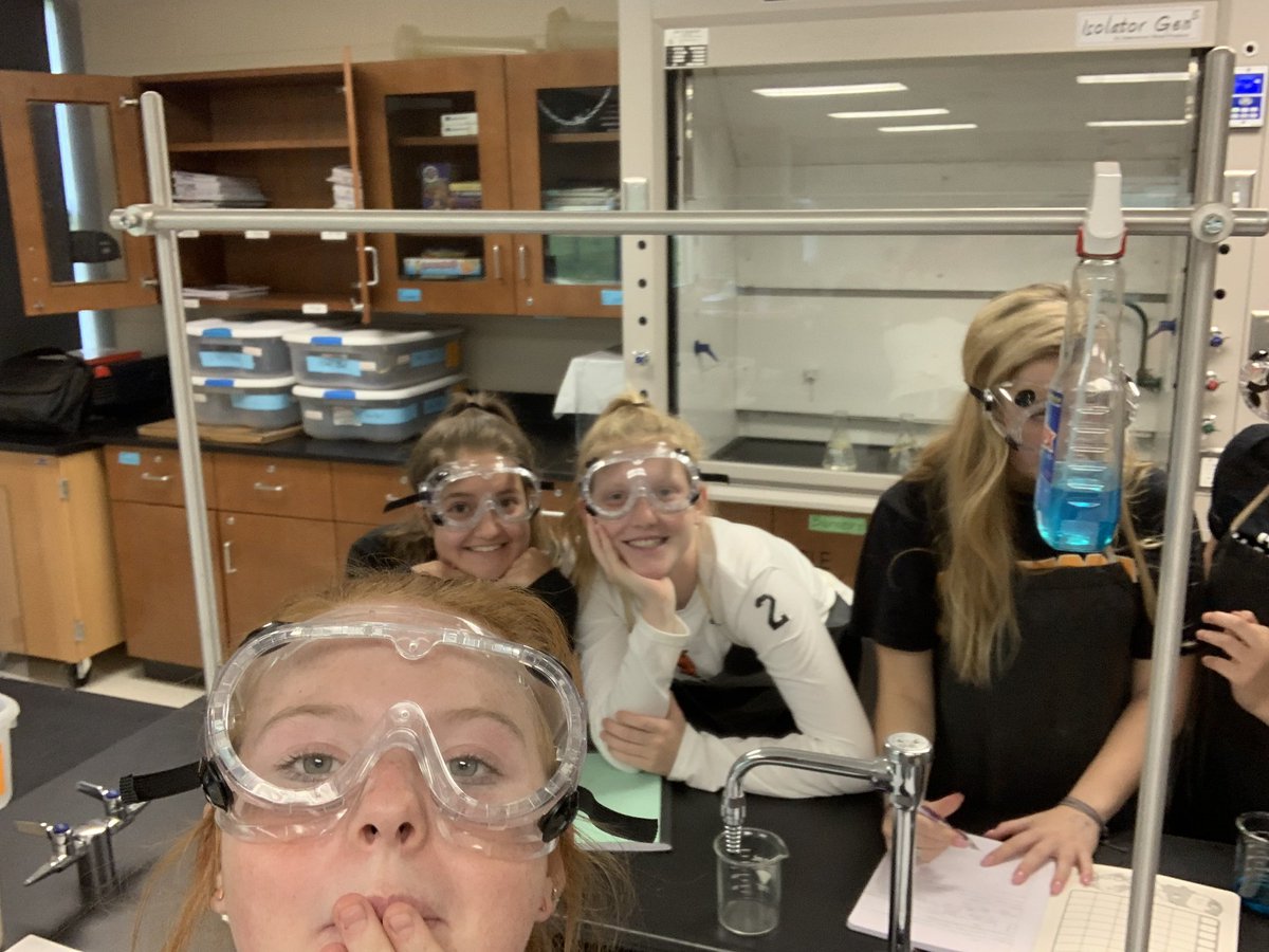ahschemislit's tweet photo. first AP chem lab of the year!! first of many to come! #APChem #chemislit #chemistry https://t.co/mSZMtzhO87
