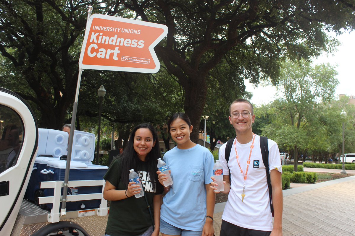 UTUnions's tweet photo. It's a hot one today! ☀️Luckily, our #UTKindnessCart was giving away ice cold water just in time for #MooovIn! 💧Keep an eye out for us next week! 😉#UTAustin #Longhorns https://t.co/UKCikvg6my