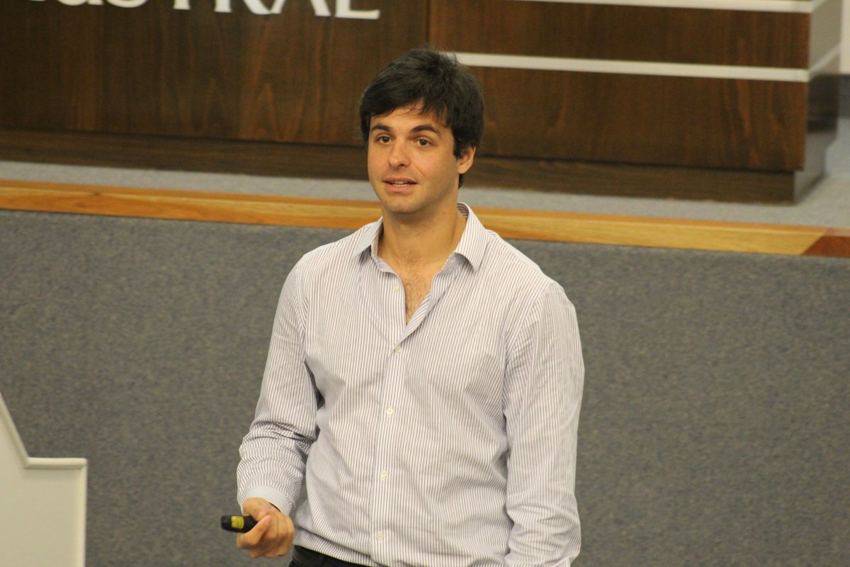emprendeaustral's tweet photo. En #EmprendedoresAustral recibimos a @juampolo, que le contó a un auditorio lleno sus múltiples experiencias como emprendedor. ¡Gracias a todos por venir! https://t.co/ozJO3aOphK