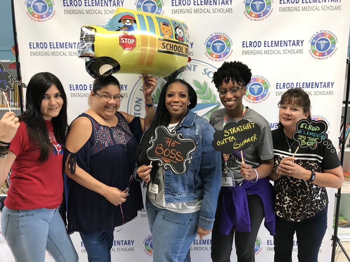 Leigha_Curry7's tweet photo. Straight outta SUMMER! We’re ready for a great year! #moveyourbus🚌 #letlovelead💜 #issabrand https://t.co/jISbIejHk0