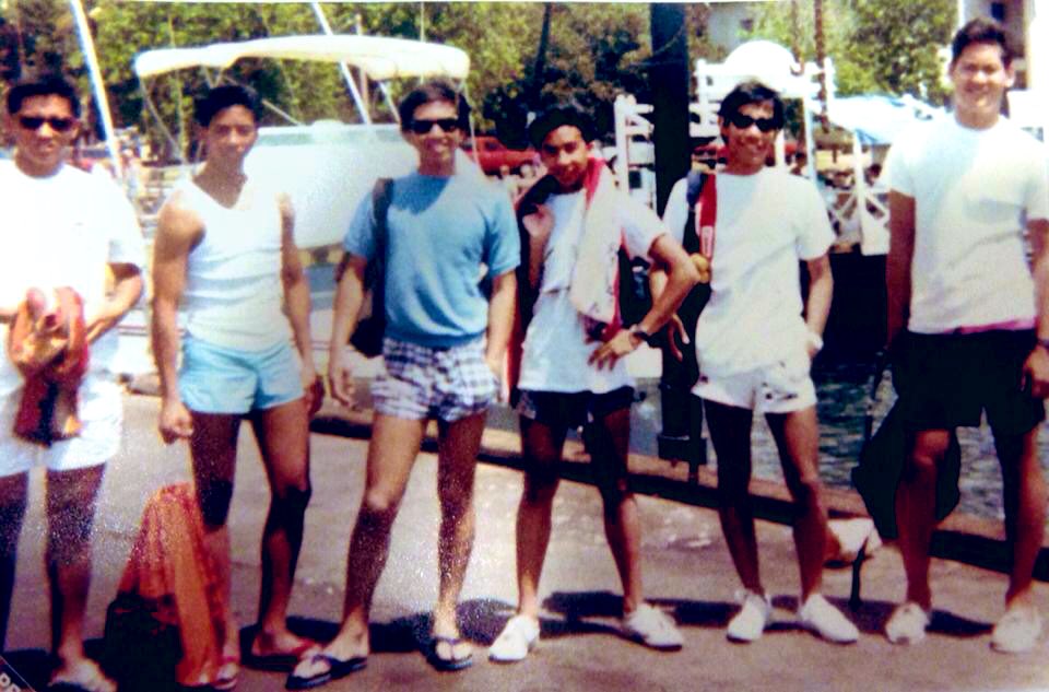 HungryScribbler's tweet image. Omg came across this picture. 

1985 Senior Trip to Maui during Spring break!!!

Rodney, “Thrill”, Roger, ME, Dale and “FOB”. 

We were about to go ParaSailing. 

And yes, we all played #AdvancedDND 

#FlashBackFriday