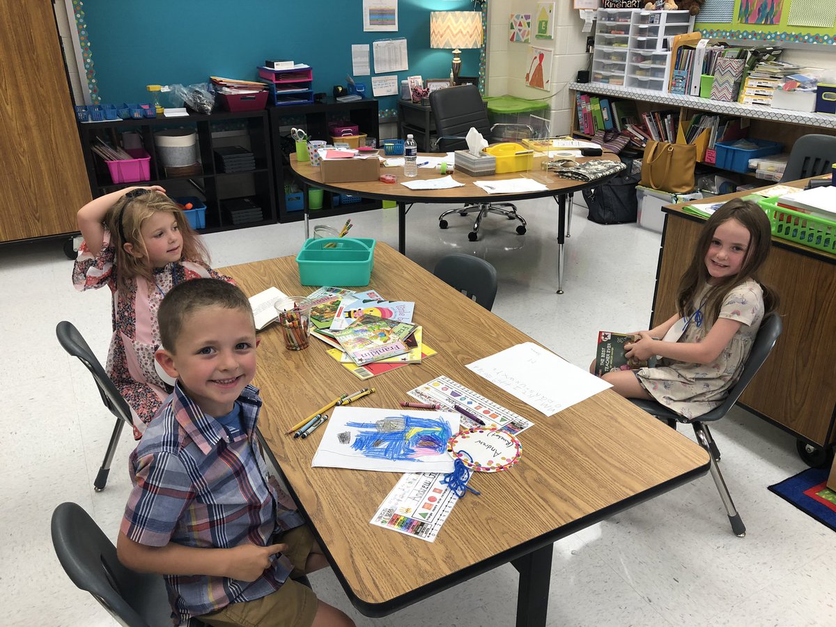 Lov2teachK's tweet photo. First day kindergarteners were busy!! #RHES19 https://t.co/wmsARNWZQB