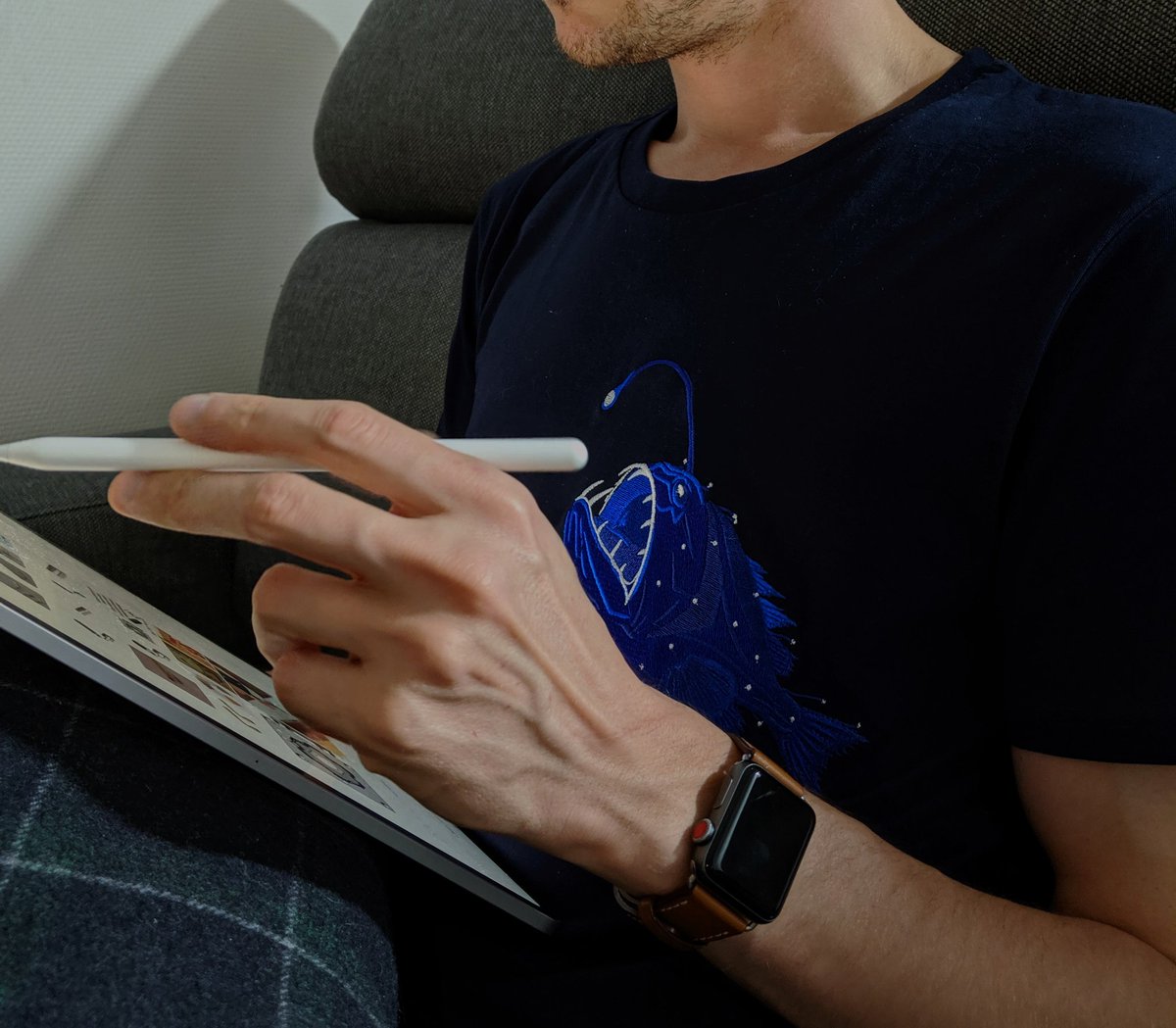 animal_paris's tweet photo. Et notre toute dernière création ⚡⚡
Le T-Shirt brodé Lophiiforme ! 
**
Disponible aussi sur notre @Kissbankers 
**
#menstyle #fishstyle #moderesponsable #sustainablefashion #outfit #jeunecreateur https://t.co/o9fDpZwMUJ