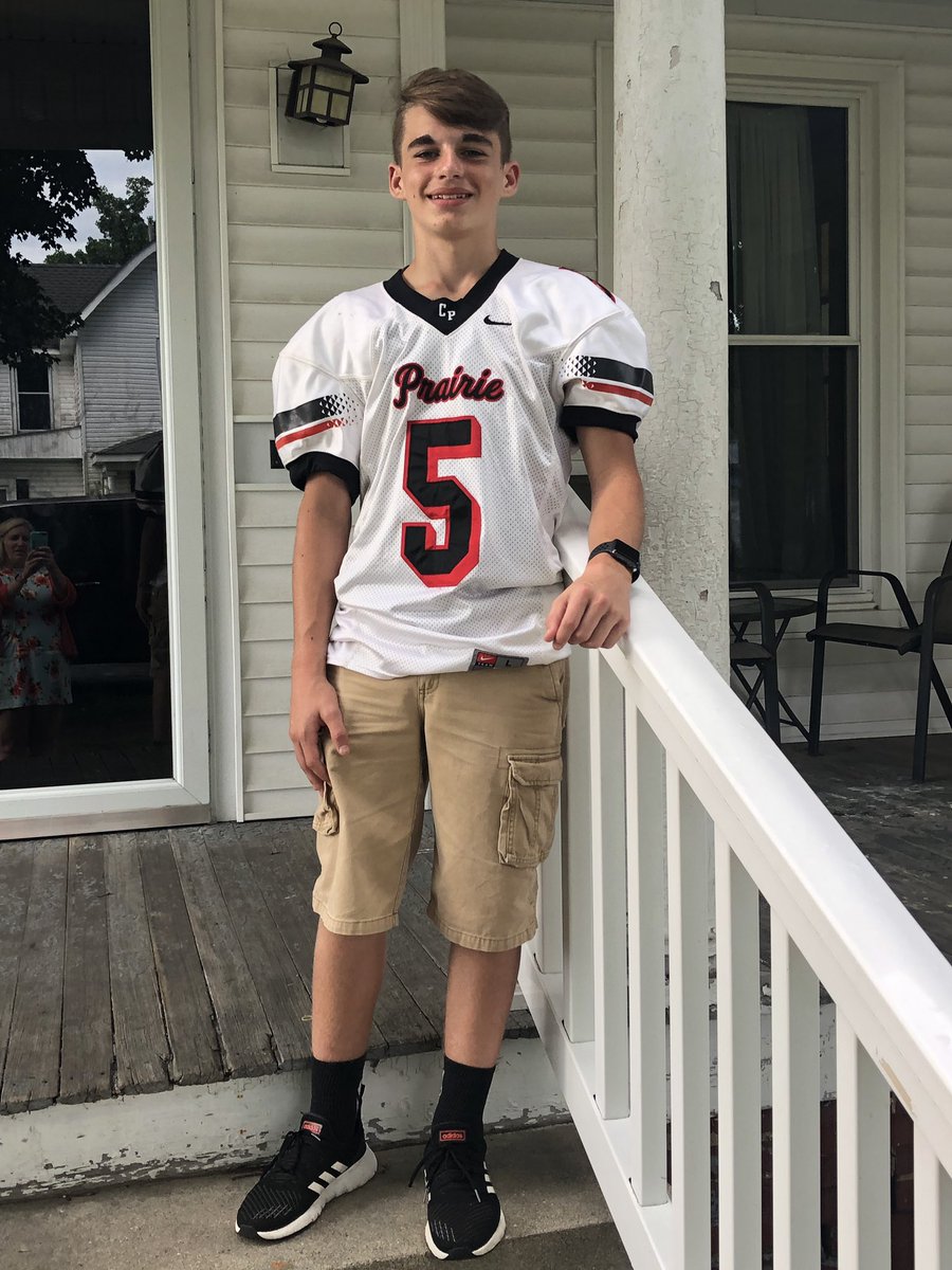 Erinmomto9's tweet photo. Friday Nights are going to be busy! #littlebrother #cpgophers #HotDogs https://t.co/mp23eGAOzj