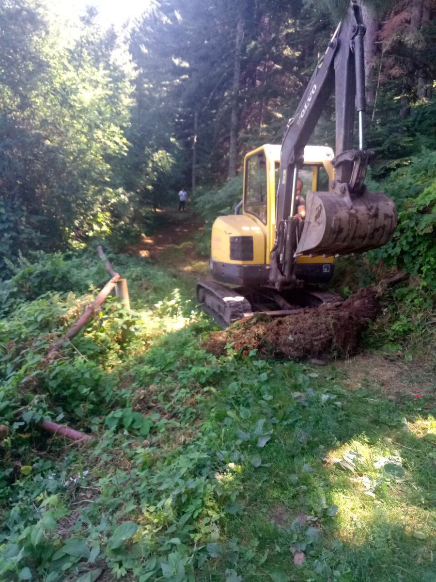 MetodijaSazdov's tweet photo. Работно во Национален Парк Пелистер. #naturemk со поддршка на @EU_InfoCentre, @UNDPMK и @MOEPPMKD се обновуваат инфраструктурата на преку 80км пешачки и велосипедски патеки во Паркот. Нови огради, летниковци, инфо-табли, одводни канали и места за одмор и уживање во природата. https://t.co/MkaXRgd4zK