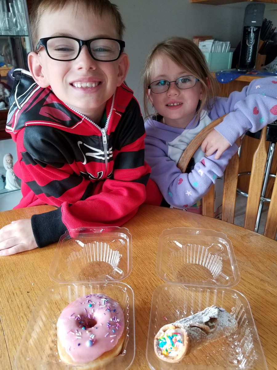crasbun's tweet photo. My loves are excited for the Unicorn desserts from @stellabeansweets 
Thank you for making their day 💜🦄 https://t.co/VxWskTz4Ua